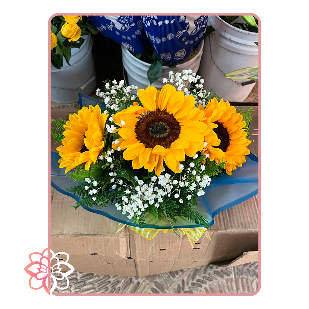Arreglo Floral con Girasoles y Gypsophila
