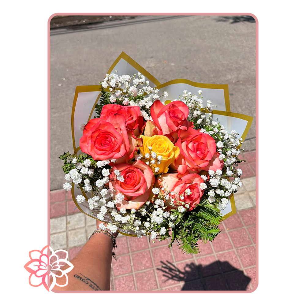 Hermoso Ramo con Rosas y Flores de Ilusión