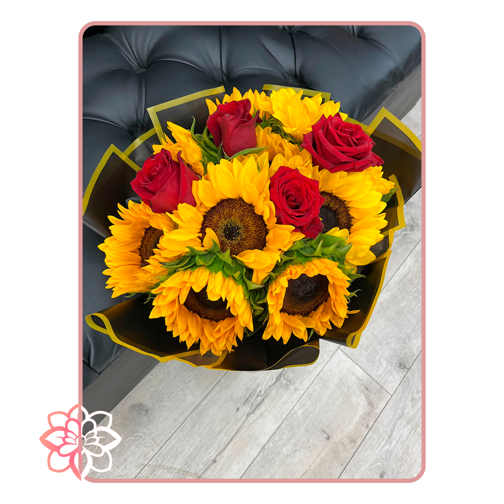 Hermoso Ramo con Rosas Rojas y Girasoles