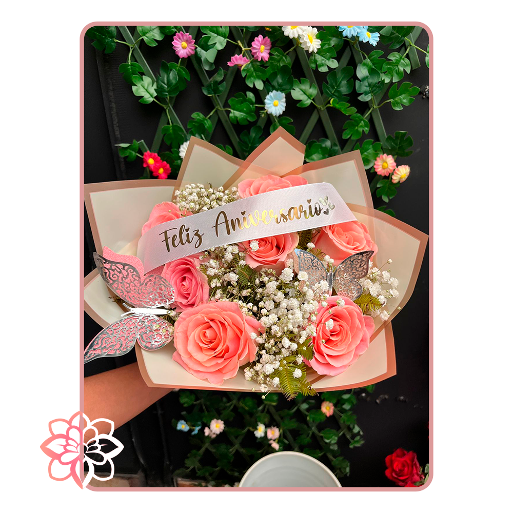 Precioso Ramo de Mano con Rosas Rosadas