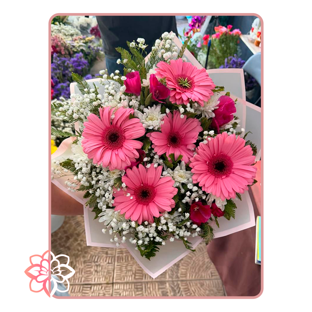 Ramo Especial de Mano con Ilusiones y Gerberas Rosadas