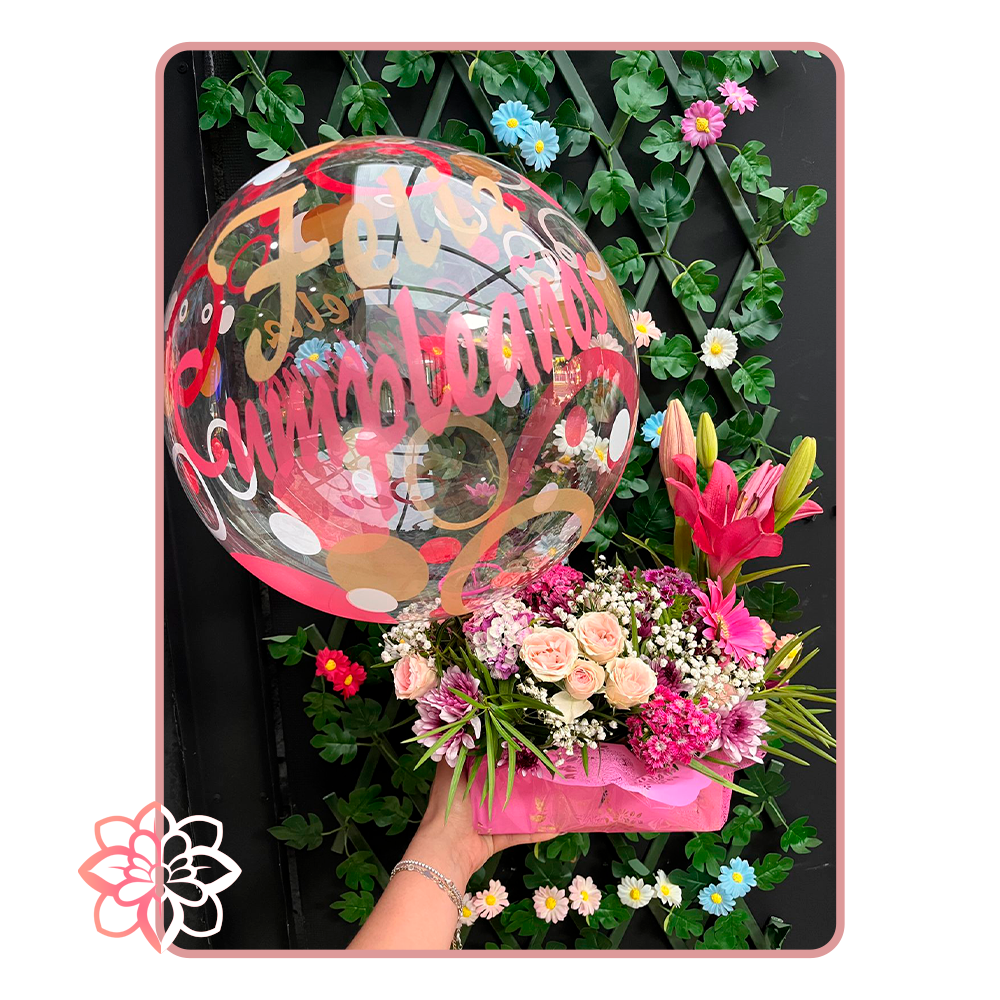 Arreglo de Cumpleaños con Lilium Rosados y Globo Burbuja