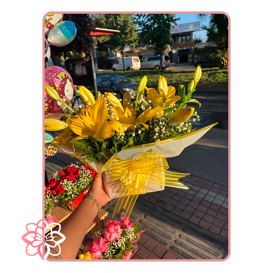 Arreglo Floral con Lilium Amarillo y Gypsophila