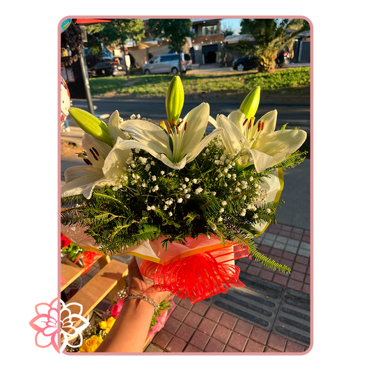 Arreglo Floral con Lilium Blanco y Gypsophila
