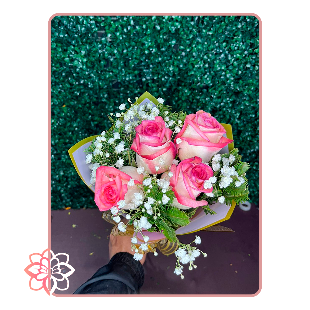 Arreglo Floral con Rosas Rosadas – Elegancia y Amor en Cada Detalle