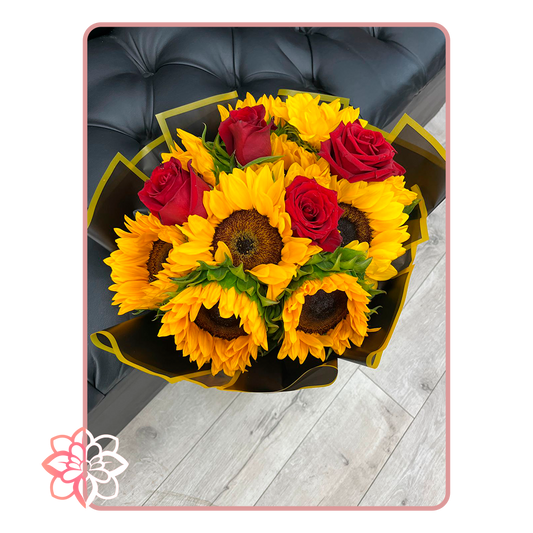 Hermoso Ramo con Rosas Rojas y Girasoles