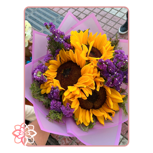 Ramo de Girasoles con Flores Moradas – Energía y Alegría Natural