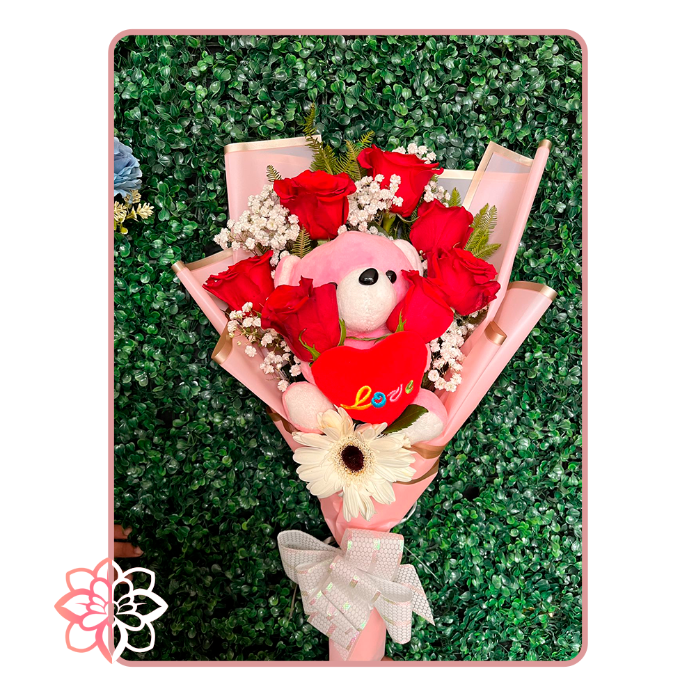 Hermoso Ramo de Mano con Rosas y Osito de Peluche Rosado