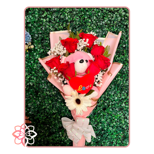 Hermoso Ramo de Mano con Rosas y Osito de Peluche Rosado