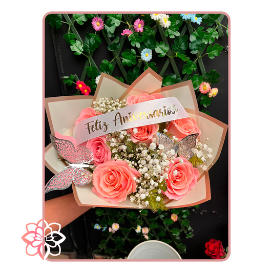 Precioso Ramo de Mano con Rosas Rosadas