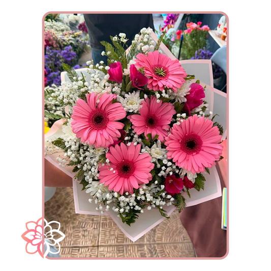 Ramo Especial de Mano con Ilusiones y Gerberas Rosadas